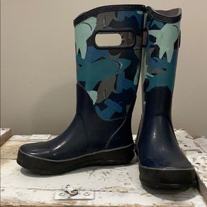 Bogs shark rain boot